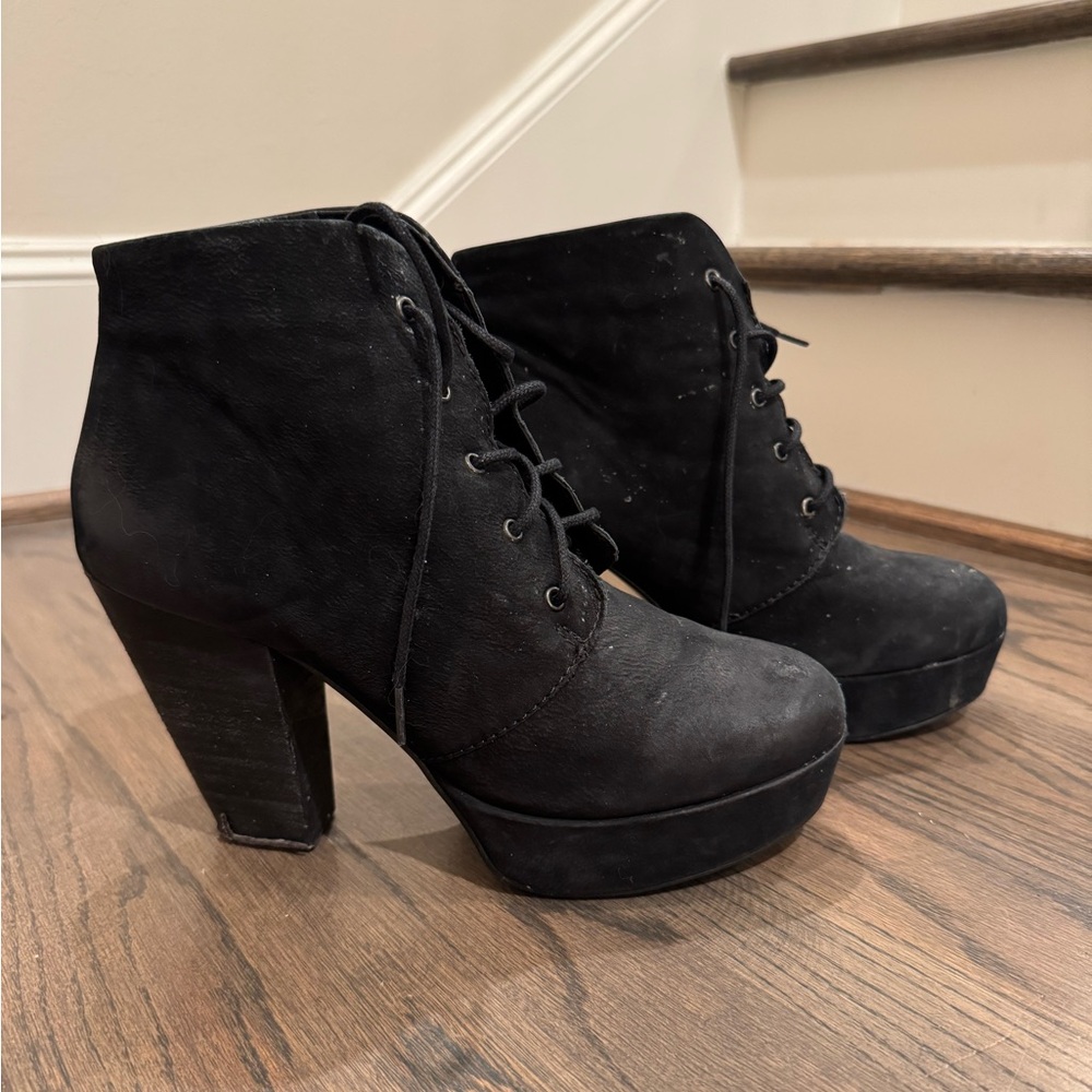 Steve Madden Black Suede Raspy Lace Up Ankle Boots size 9.5
